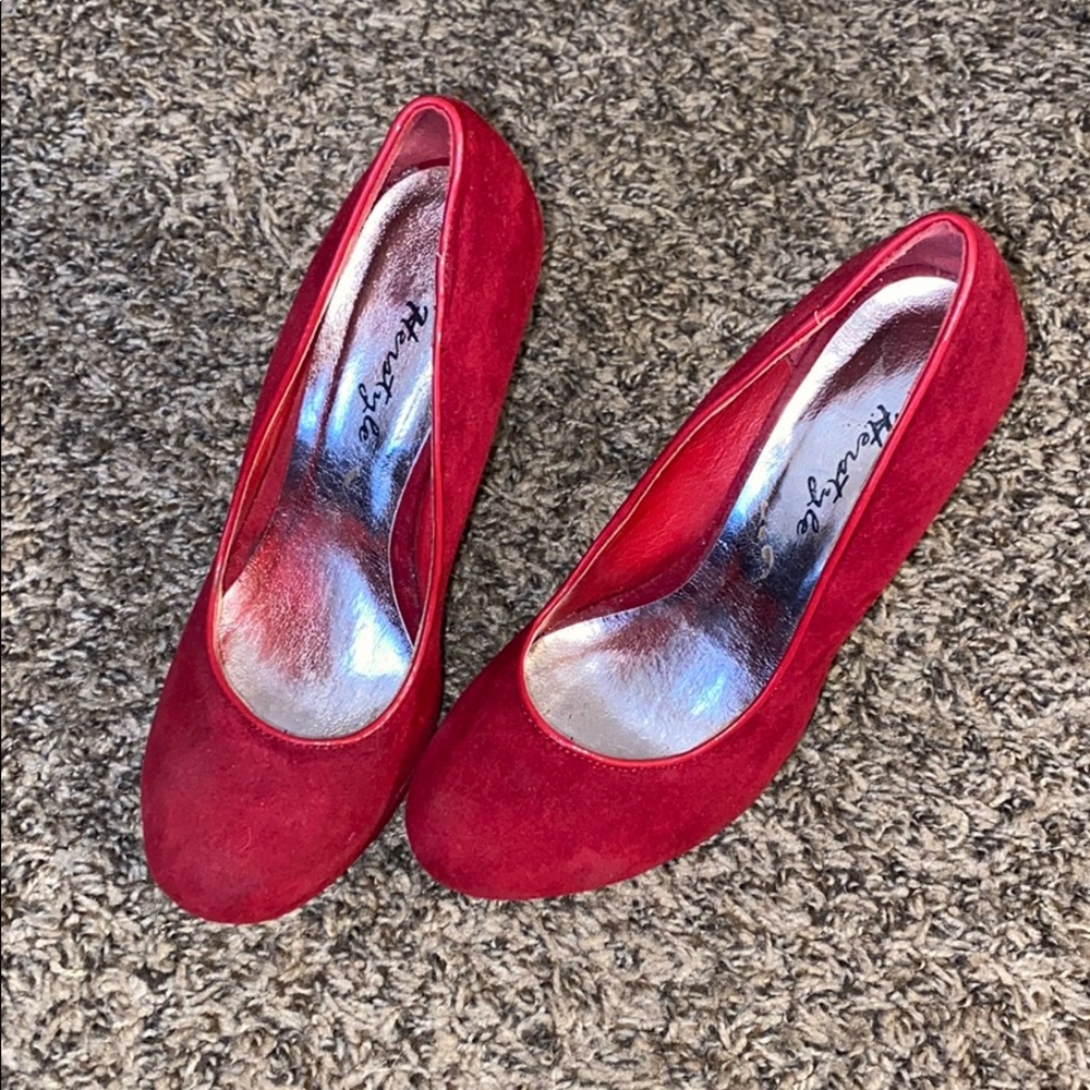 Red Heels 👠 - Picture 2 of 6